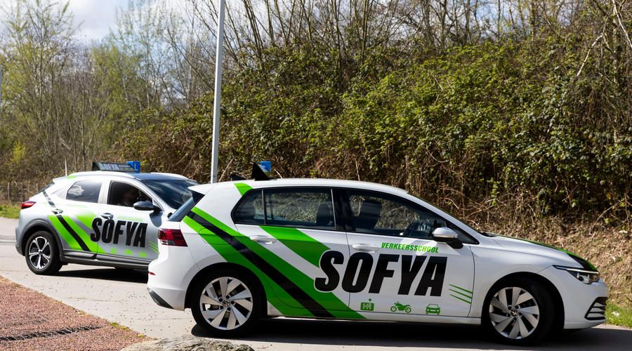 Het wagenpark van autorijschool Sofya voor de regio Stein